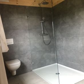 Duschrückwand