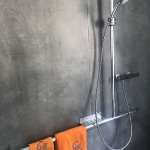Duschrückwand